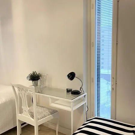 City Island Studio Apartment, 4 Beds, Street Parking, 3km To City Center, Bus Stop 200m Apartment *