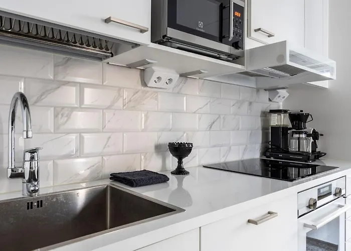 City Island Studio Apartment, 4 Beds, Street Parking, 3km To City Center, Bus Stop 200m