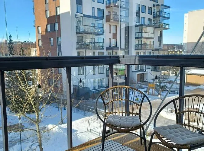 City Island Studio Apartment, 4 Beds, Street Parking, 3km To City Center, Bus Stop 200m Apartment *