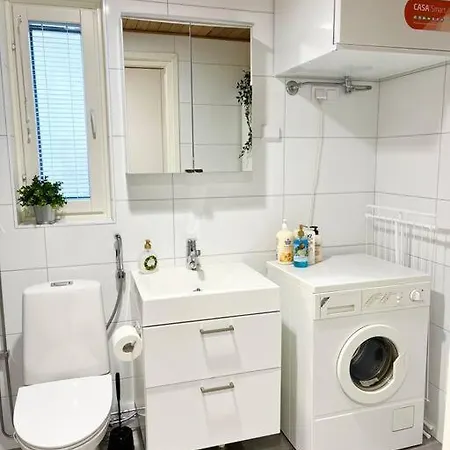 City Island Studio Apartment, 4 Beds, Street Parking, 3km To City Center, Bus Stop 200m