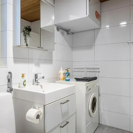 City Island Studio Apartment, 4 Beds, Street Parking, 3km To City Center, Bus Stop 200m Appartamento *