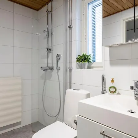 Apartamento City Island Studio Apartment, 4 Beds, Street Parking, 3km To City Center, Bus Stop 200m