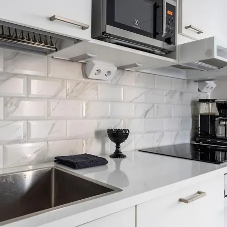 City Island Studio Apartment, 4 Beds, Street Parking, 3km To City Center, Bus Stop 200m