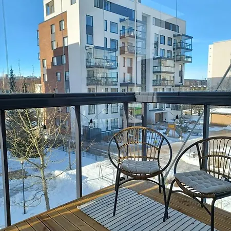 City Island Studio Apartment, 4 Beds, Street Parking, 3km To City Center, Bus Stop 200m Apartamento *